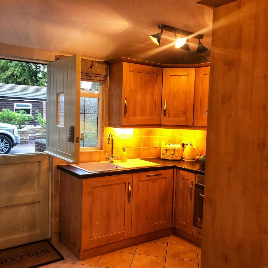 The Rose Cottage Wisborough Green Екстериор снимка